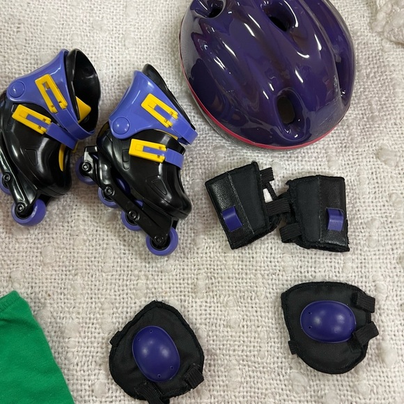 American Girl in-Line Set with Helmet and Pads-Retired 1990’s - Picture 3 of 4